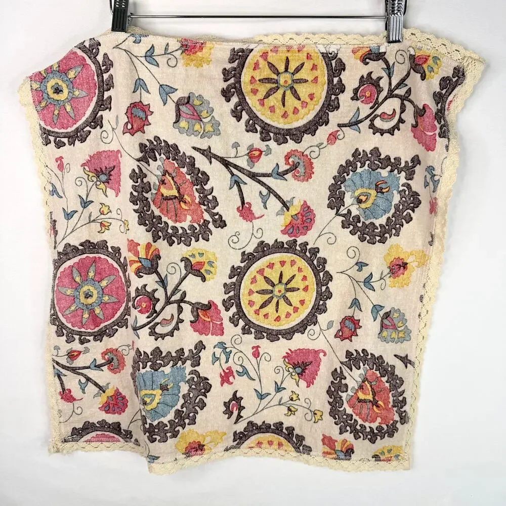 Vintage Floral Crochet Trim Table Scarf